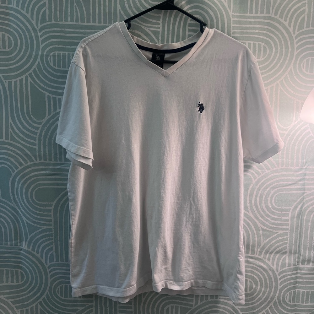 U.S. Polo Assn. White V-Neck T-Shirt – Men’s Large